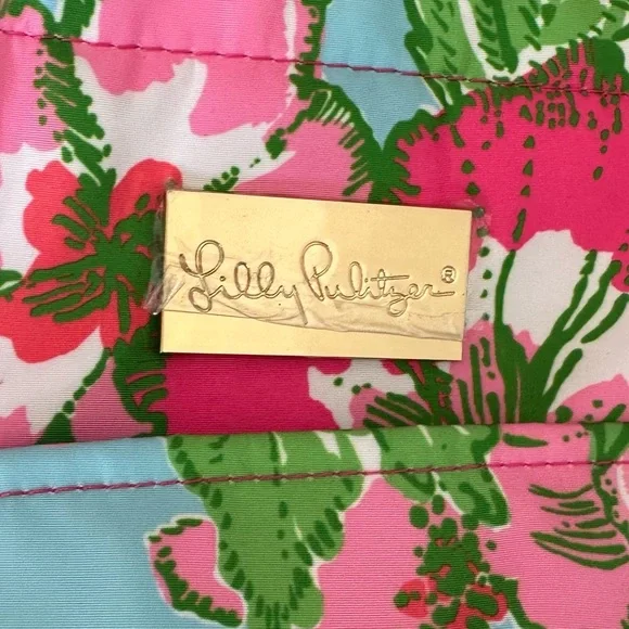 Lilly Pulitzer Beach Cooler Featured By Big Flirt in a Beautiful Floral Print - Picture 4 of 16